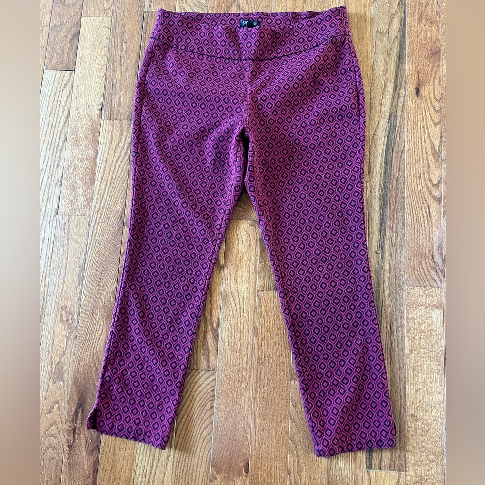 Women’s Roz & Ali Red Geometric Print Cropped Leggings, Size 16W